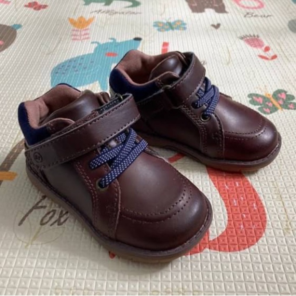 Stride Rite toddler boys boots size 5.5 wide
